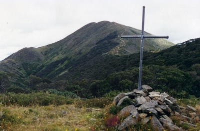 Cross at base of Mt.Feathertop - 10.jpg