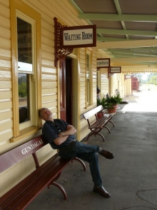 Its going to be a long wait (Gundagai Station). - P1070701.JPG